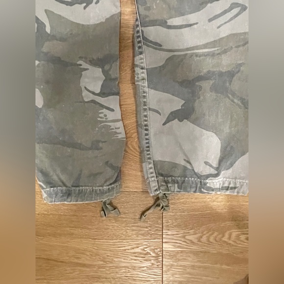 Grlfrnd cargo camo denim in maxwell size 28 - Picture 10 of 11